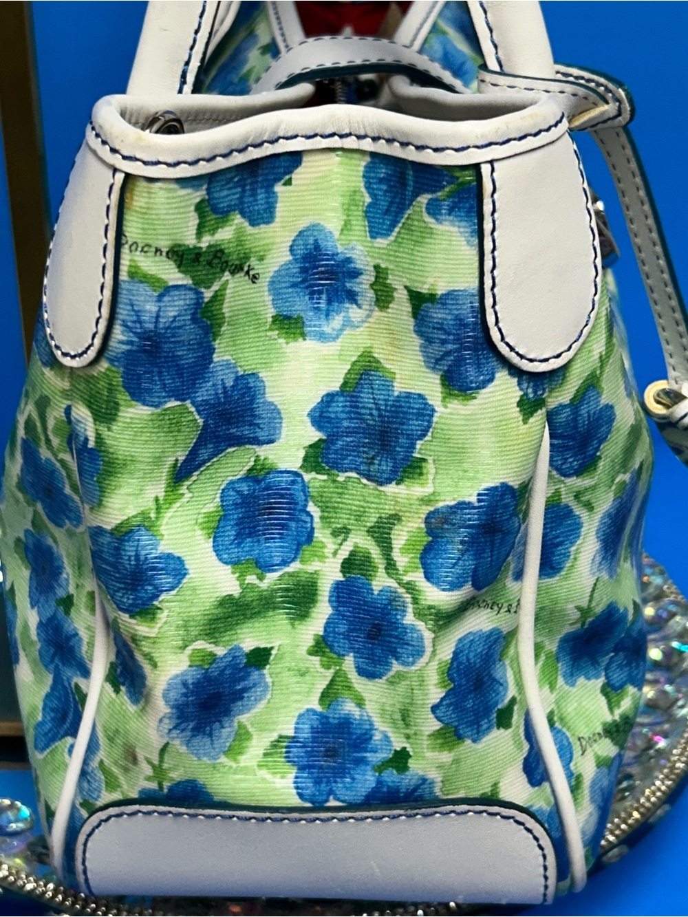 Dooney and Bourke White Tote Bag with Blue Floral Print Approximately 14 x 8 x 5 - Picture 7 of 17